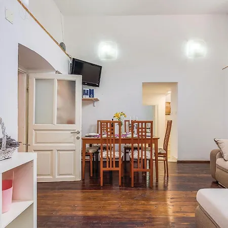 In Grmani With Kitchen Holiday home *