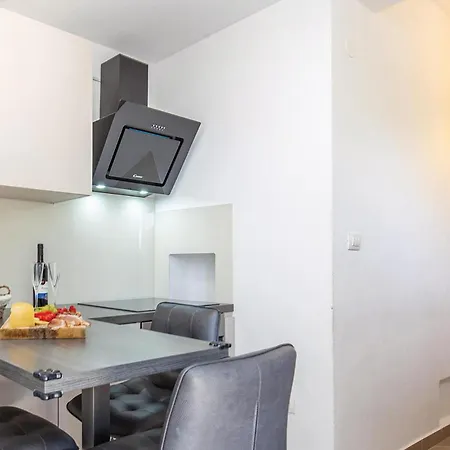 In Grmani With Kitchen * Šmrika