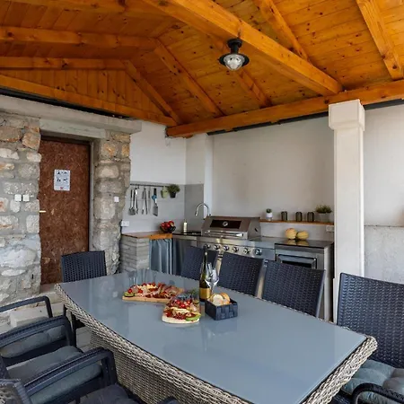 In Grmani With Kitchen Holiday home *