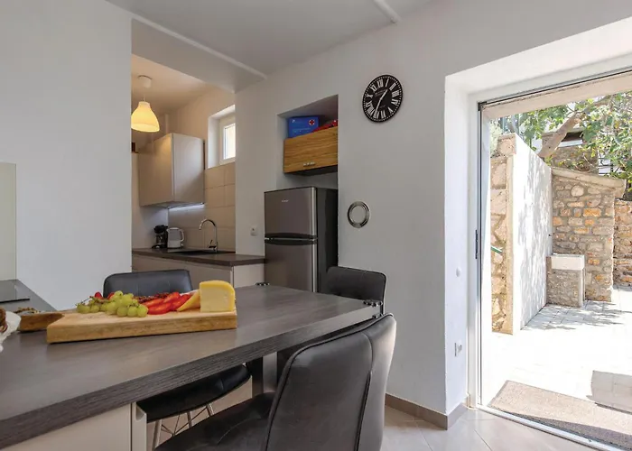 بيت للعطل In With Kitchen