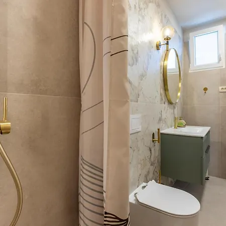 In With Kitchen Grmani