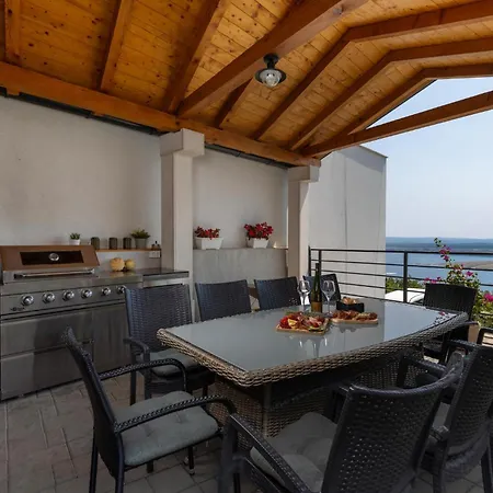 In With Kitchen Semesterbostad